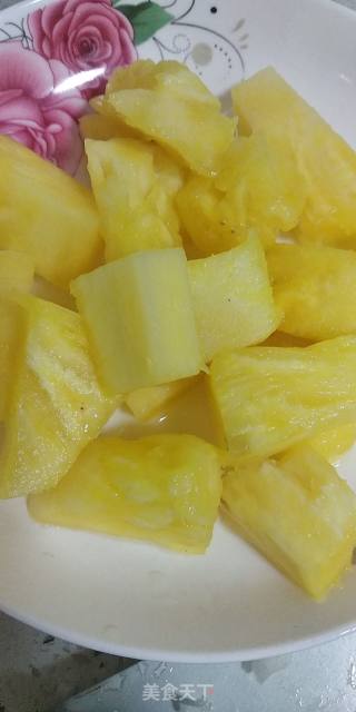 凤梨咕咾肉的做法步骤：1