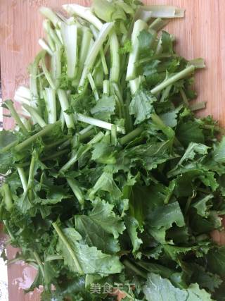 千张蒜泥白肉炒苔菜的做法步骤：1