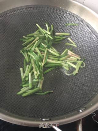 韭菜炒八爪鱼的做法步骤：12