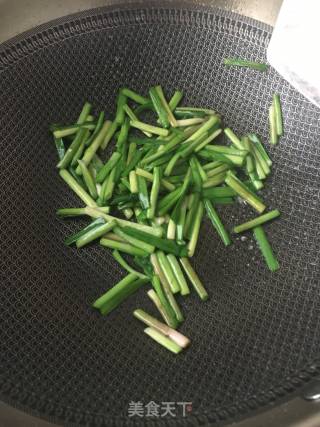 韭菜炒八爪鱼的做法步骤：13