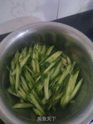 黄瓜拌豆干的做法步骤：3