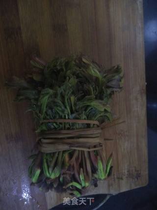 香椿炒鸡蛋的做法步骤：1