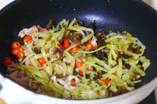 榨菜炒肉丝的做法步骤：8