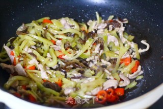 榨菜炒肉丝的做法步骤：9