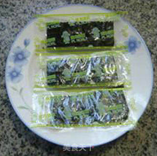 海苔青瓜火腿肠饭团的做法步骤：2