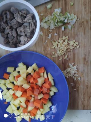 米饭    咖喱鸡肉的做法步骤：3