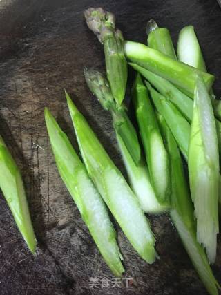 芦笋炒牛肉的做法步骤：2