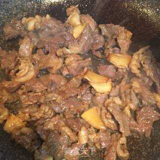 圆椒胡萝卜炒牛肉的做法步骤：9
