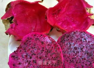 蜂蜜腌火龙果皮的做法步骤：1