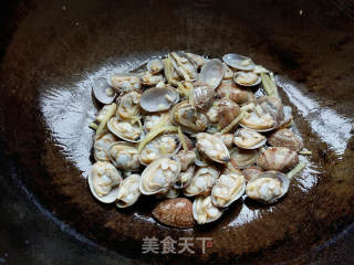 酱爆花甲的做法步骤：6