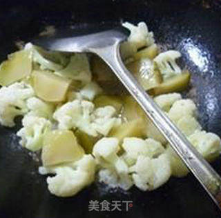 榨菜炒花菜的做法步骤：9