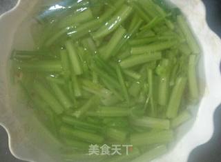 清炒芹菜的做法步骤：2
