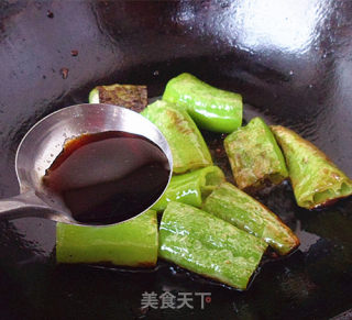 快手素菜——油焖尖椒的做法步骤：4