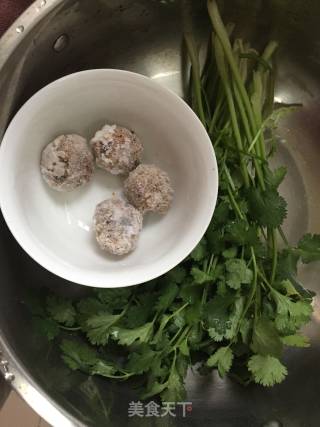 肉丸白菜芜茜汤的做法步骤：2