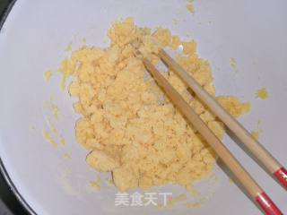 白菜粉条虾皮玉米蒸饺的做法步骤：1