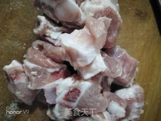 脆骨焖土豆的做法步骤：1