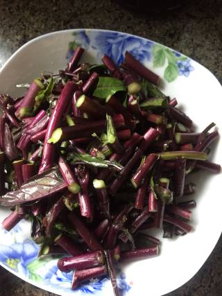 炒红油菜条的做法步骤：2