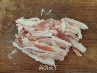 五花肉烧萝卜的做法步骤：1