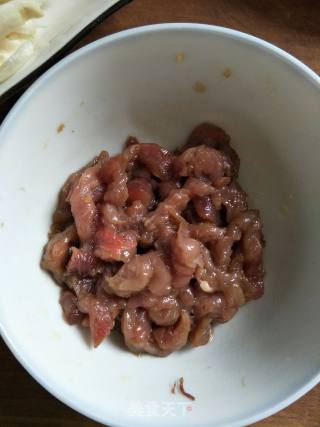 牛肉海鲜菇的做法步骤：1