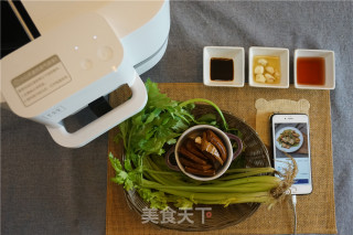 蒜粒香干干芹菜的做法步骤：1