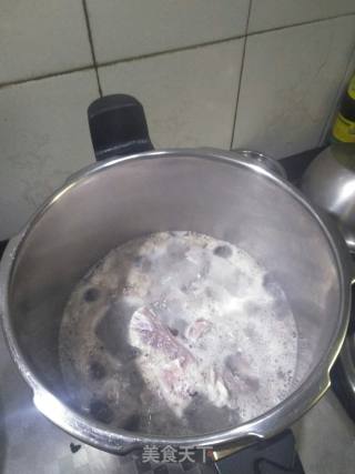 排骨炖土豆的做法步骤：3