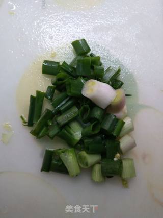 葱香豆腐块的做法步骤：2