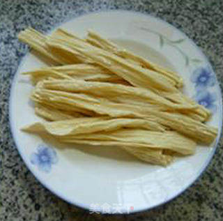 腐竹炒牛心菜的做法步骤：1
