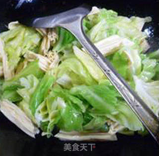 腐竹炒牛心菜的做法步骤：7