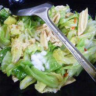 腐竹炒牛心菜的做法步骤：10