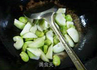 酸菜蚕豆炒夜开花的做法步骤：7