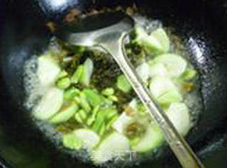 酸菜蚕豆炒夜开花的做法步骤：9