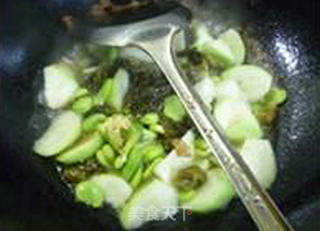 酸菜蚕豆炒夜开花的做法步骤：10