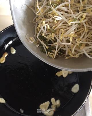 春芽炒蒜苗的做法步骤：4