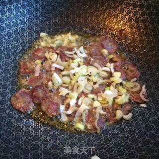 香辣包菜腊肠的做法步骤：5