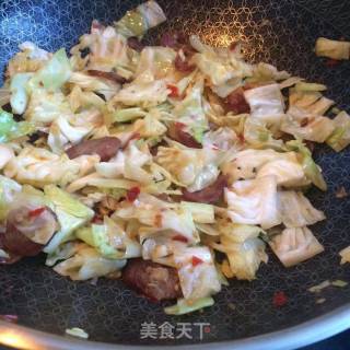 香辣包菜腊肠的做法步骤：8