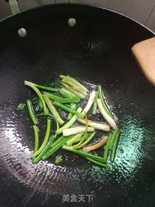 只要八分钟的葱油拌面的做法步骤：3
