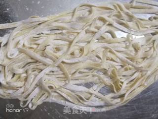 葱油手擀面的做法步骤：1
