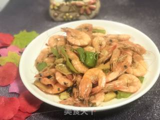 青椒煸炒基围虾的做法步骤：5