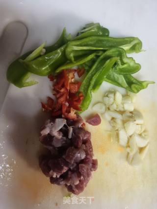 肉末煸炒佛手瓜的做法步骤：1