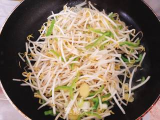 醋溜绿豆芽的做法步骤：4