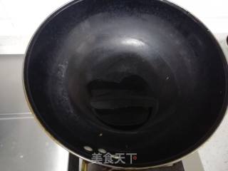 洋葱木耳炒鸡蛋的做法步骤：2