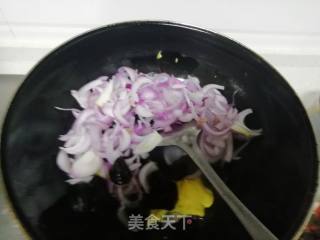 洋葱木耳炒鸡蛋的做法步骤：4