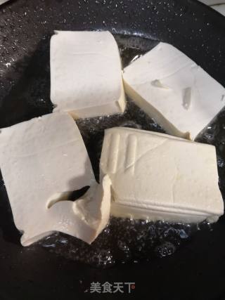 豆腐焖酸菜的做法步骤：1