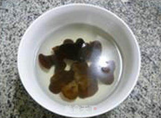 青瓜黑木耳鸡蛋炒饭的做法步骤：2