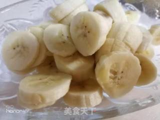 西梅香蕉草莓沙拉的做法步骤：4