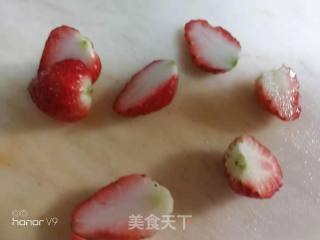 西梅香蕉草莓沙拉的做法步骤：5