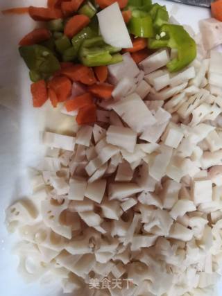 胡萝卜肉末煸炒莲藕丁的做法步骤：1