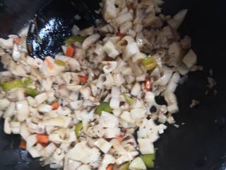 胡萝卜肉末煸炒莲藕丁的做法步骤：5