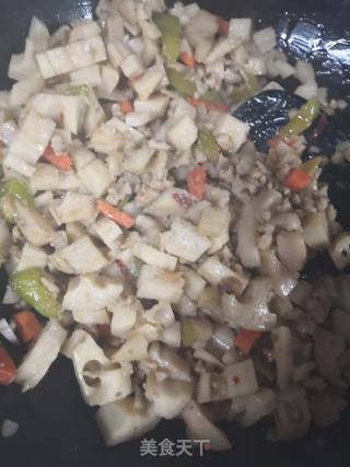 胡萝卜肉末煸炒莲藕丁的做法步骤：6
