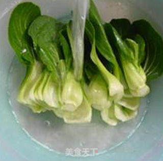 菜底煎鸡蛋的做法步骤：4